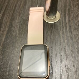 Q7 Smartwatch with Pink Band